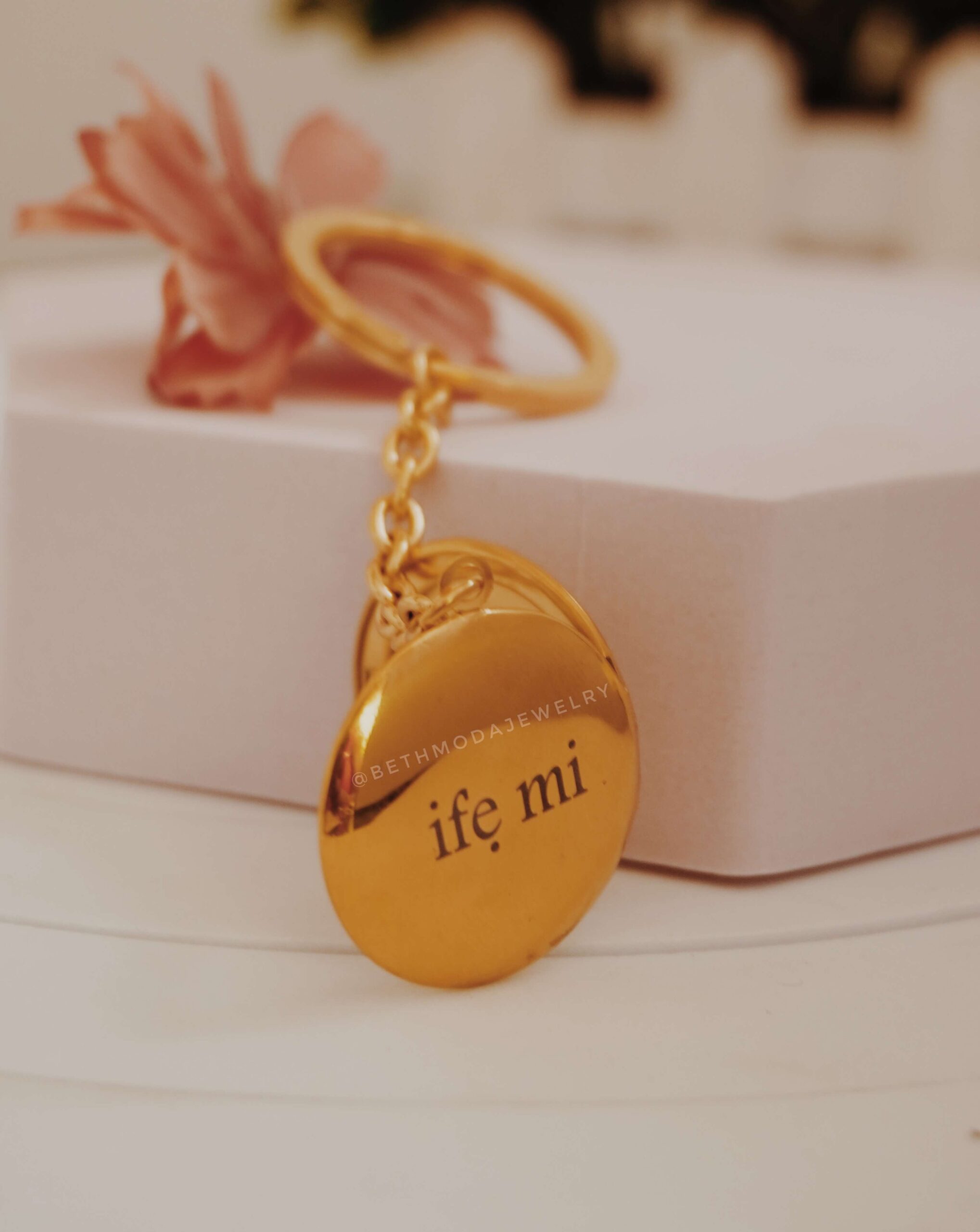 Locket keychain hot sale